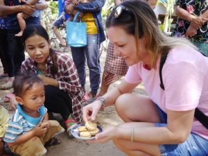 Leonies Reise nach Kombodscha: Die eigenen Kinder zurücklassen, um sich um andere zu kümmern