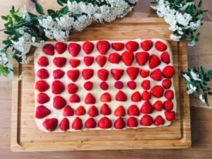 Der Geschmack des Frühlings: Wir backen herrlich-leckeren Erdbeer-Kuchen