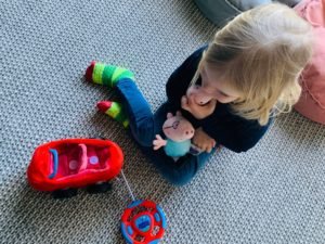 Oster-Gewinnspiel: Dieses Kuschel-Auto macht Eure Peppa Pig-Fans glücklich