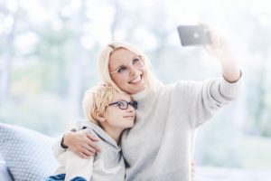 Mein Kind braucht eine Brille: Wie wir die Augen durch gute Brillengläser schützen