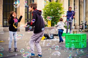 ADHS bei Jungen: Wie wir als Eltern entspannt beim Lernen helfen